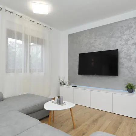 Apartment Apartment And Room Mare Zadar